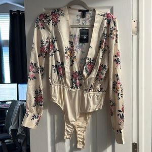 Brand NWT Forever 21 floral satin long sleeve bodysuit, size L
